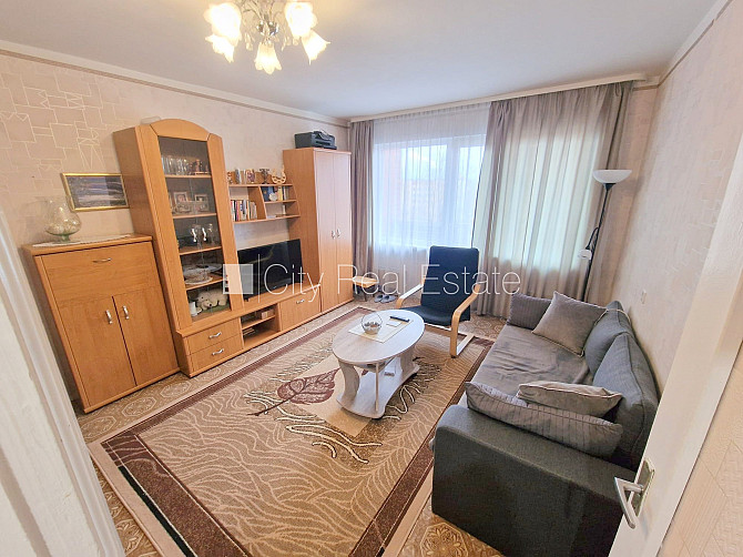 Земля в собственности, фасадный дом, вход с улицы, лифт, лоджия, окна выходят во Рига - изображение 8