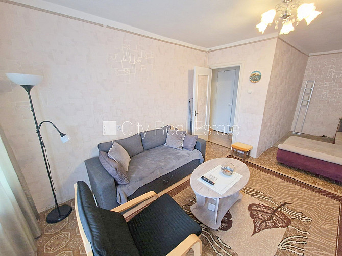 Земля в собственности, фасадный дом, вход с улицы, лифт, лоджия, окна выходят во Рига - изображение 15