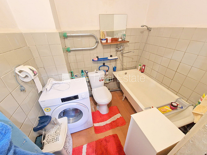 Земля в собственности, фасадный дом, вход с улицы, лифт, лоджия, окна выходят во Рига - изображение 20