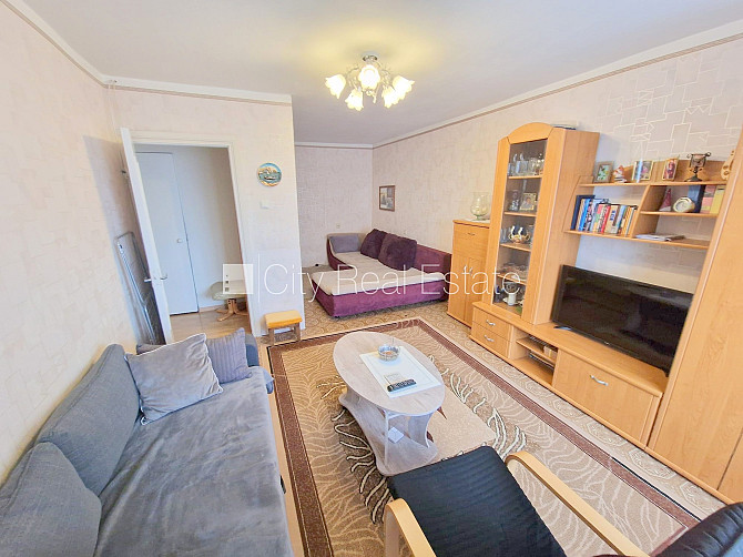 Земля в собственности, фасадный дом, вход с улицы, лифт, лоджия, окна выходят во Рига - изображение 9