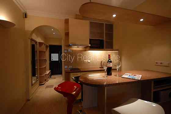 Фасадный дом, реновированный дом, место для машины, охраняемая автостоянка, Рига