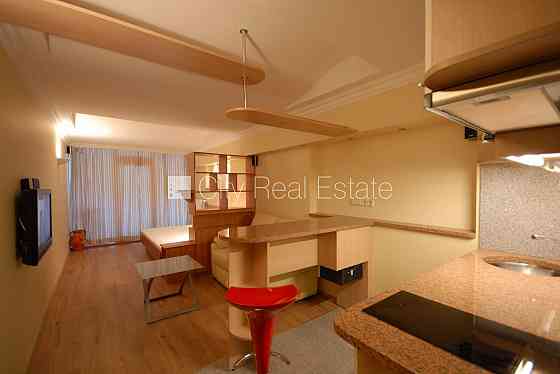 Фасадный дом, реновированный дом, место для машины, охраняемая автостоянка, Рига