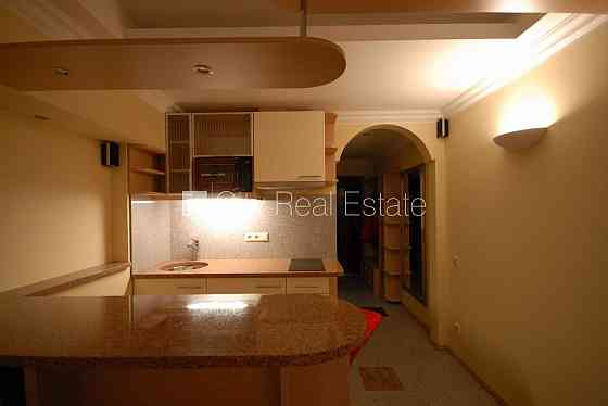 Фасадный дом, реновированный дом, место для машины, охраняемая автостоянка, Рига