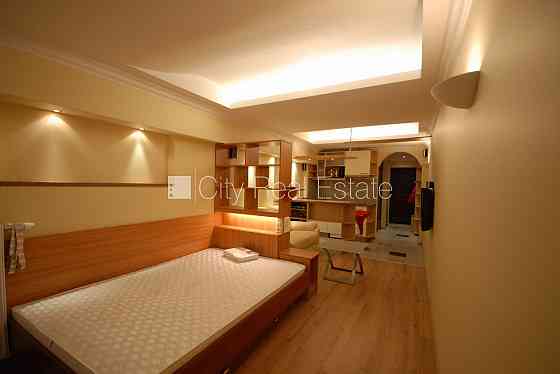 Фасадный дом, реновированный дом, место для машины, охраняемая автостоянка, Рига