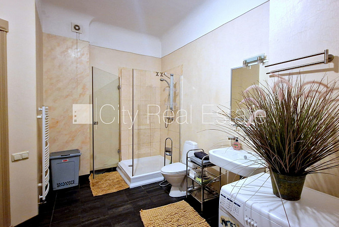 Fasādes māja, renovēta māja, labiekārtota apzaļumota teritorija, slēgts pagalms, kāpņu Rīga - foto 10