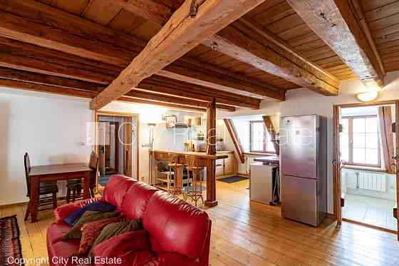 Фасадный дом, реновированный дом, поменянное покрытие крыши, подъездная дорога Рига