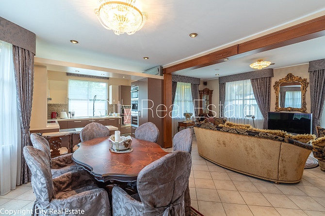 Privātmāja, bruģēts piebraucamais ceļš, automātiska zālāja laistīšanas sistēma, slēgts Rīga - foto 3