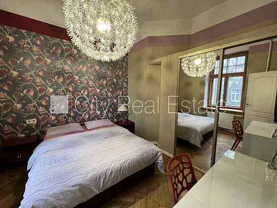 Фасадный дом, реновированный дом, лифт, лестничная клетка после капитального Рига