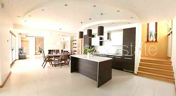 Земля в собственности, новостройка, фасадный дом, кирпичные стены, Юрмала