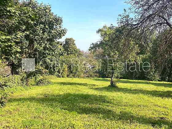 Возможна малоэтажная постройка, разрешено строить торговый объект, разрешено Рига