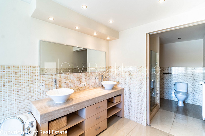 Фасадный дом, закрытый двор, место для машины, апартаменты люкс, лифт, три балкона, Рига - изображение 20