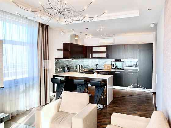 Новостройка, благоустроенный озеленённый двор, подземная стоянка, во дворе Рига