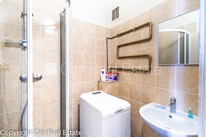 Pagalma māja, renovēta māja, slēgts pagalms, teritorijas iebrauktuves vārti aprīkoti ar Rīga - foto 10