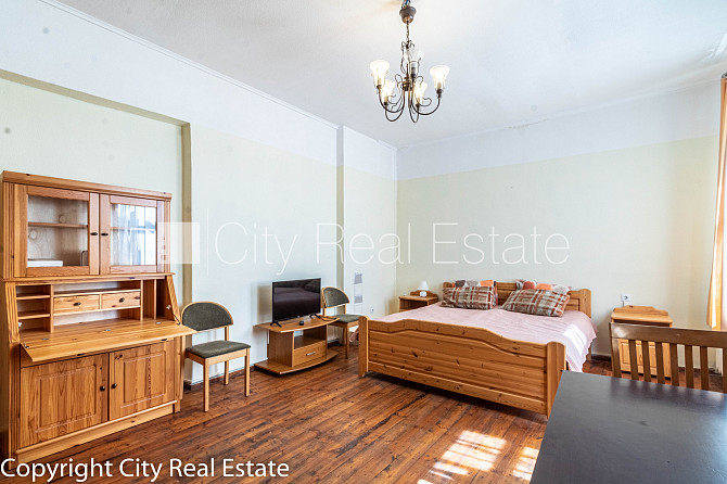 Pagalma māja, renovēta māja, slēgts pagalms, teritorijas iebrauktuves vārti aprīkoti ar Rīga - foto 2