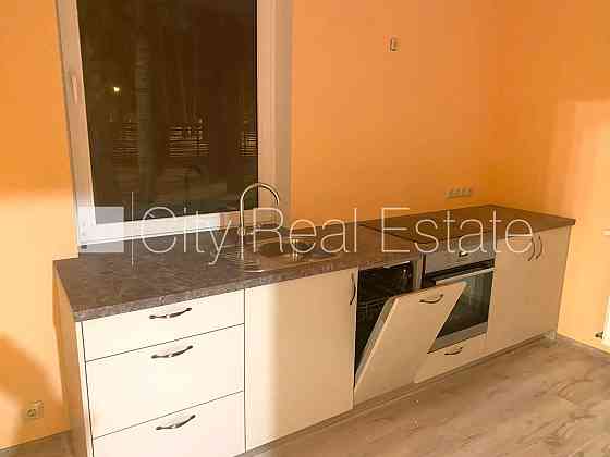 Таунхаус, благоустроенный озеленённый двор, закрытый двор, территория обнесена Юрмала