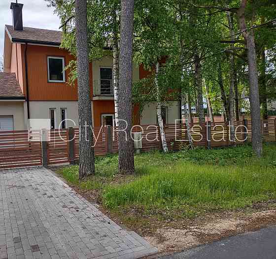 Таунхаус, благоустроенный озеленённый двор, закрытый двор, территория обнесена Юрмала