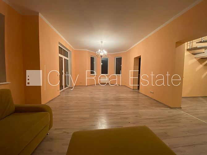 Dvīņu māja, labiekārtots apzaļumots pagalms, slēgts pagalms, iežogota teritorija ar koka Jūrmala - foto 3