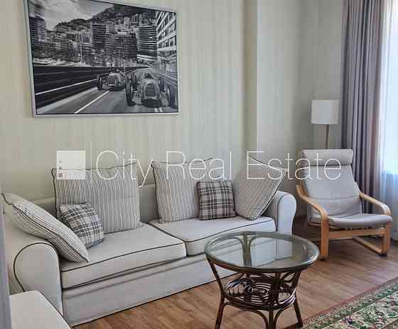 Реновированный дом, благоустроенная озеленённая территория, территория Юрмала