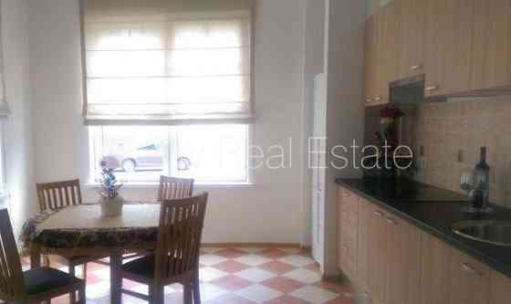 Реновированный дом, благоустроенная озеленённая территория, территория Юрмала