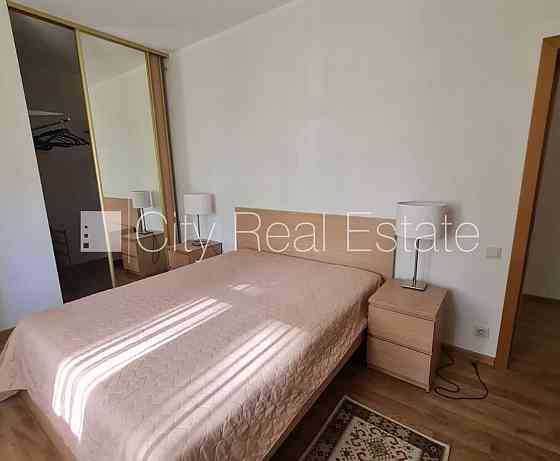 Реновированный дом, благоустроенная озеленённая территория, территория Юрмала