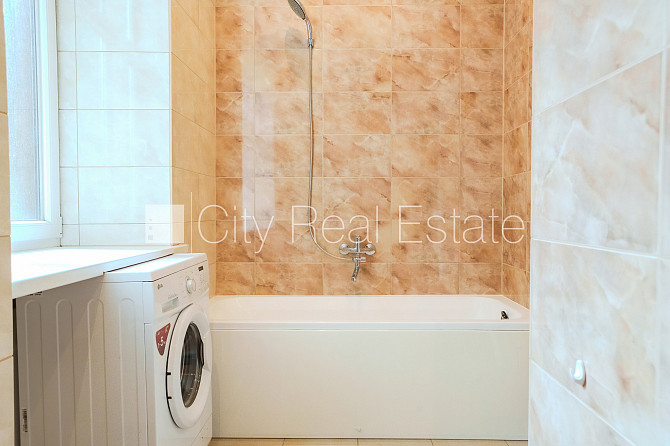 Fasādes māja, kāpņu telpa pēc kosmētiskā remonta, viena istaba izolēta, studio tipa, Rīga - foto 19