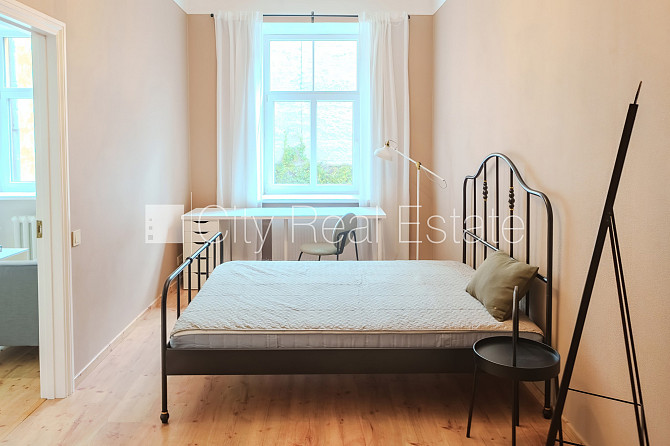 Fasādes māja, kāpņu telpa pēc kosmētiskā remonta, viena istaba izolēta, studio tipa, Rīga - foto 10