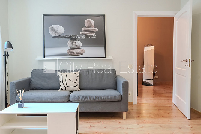 Fasādes māja, kāpņu telpa pēc kosmētiskā remonta, viena istaba izolēta, studio tipa, Rīga - foto 2