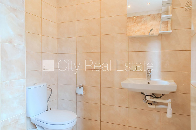 Fasādes māja, kāpņu telpa pēc kosmētiskā remonta, viena istaba izolēta, studio tipa, Rīga - foto 18