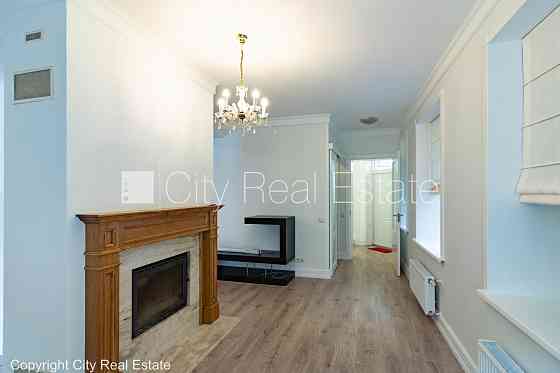 Частный дом, реновированный дом, место для машины, стоянка территории покрыта Рига