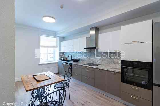 Частный дом, реновированный дом, место для машины, стоянка территории покрыта Рига