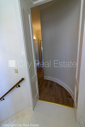 Privātmāja, renovēta māja, vieta automašīnai, teritorijas stāvlaukums noklāts ar Rīga - foto 14