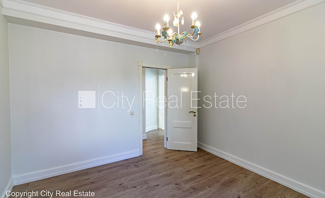 Privātmāja, renovēta māja, vieta automašīnai, teritorijas stāvlaukums noklāts ar Rīga - foto 17