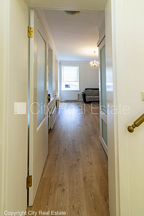 Privātmāja, renovēta māja, vieta automašīnai, teritorijas stāvlaukums noklāts ar Rīga - foto 10