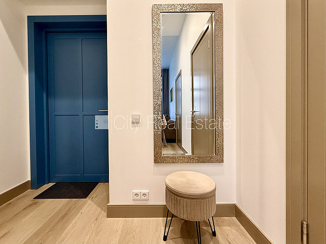 Renovēta māja, kāpņu telpa pēc kapitālā remonta, logi vērsti uz ielas pusi, guļamistabu Rīga - foto 8