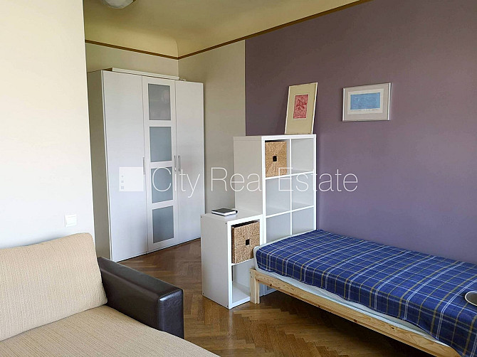 Fasādes māja, ieeja no ielas, ir lifts, balkons, studio tipa, virtuve apvienota ar viesistabu, Rīga - foto 8