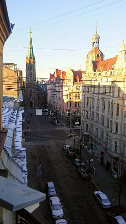 Fasādes māja, ieeja no ielas, ir lifts, balkons, studio tipa, virtuve apvienota ar viesistabu, Rīga - foto 5