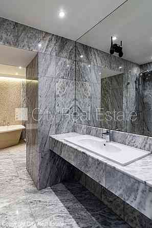 Новостройка, здание во дворе, энергоэффективный дом, вход со двора, полуподвал, Рига