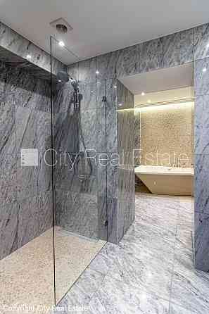 Новостройка, здание во дворе, энергоэффективный дом, вход со двора, полуподвал, Рига