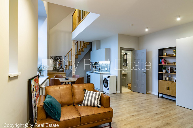 Pagalma māja, renovēta māja, labiekārtota apzaļumota teritorija, ieeja no ielas, ir lifts, Rīga - foto 2