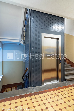 Pagalma māja, renovēta māja, labiekārtota apzaļumota teritorija, ieeja no ielas, ir lifts, Rīga - foto 14