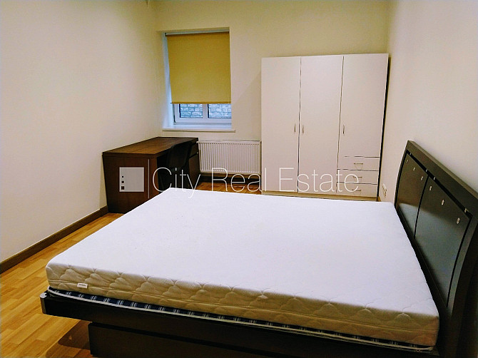 Beletāža, ir lifts, istabas izolētas 3 gab., viesistaba, viena telpa caurstaigājama, centrālā Rīga - foto 8