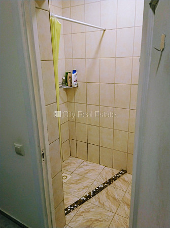 Beletāža, ir lifts, istabas izolētas 3 gab., viesistaba, viena telpa caurstaigājama, centrālā Rīga - foto 14