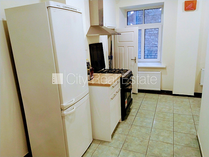 Beletāža, ir lifts, istabas izolētas 3 gab., viesistaba, viena telpa caurstaigājama, centrālā Rīga - foto 11