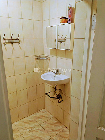 Beletāža, ir lifts, istabas izolētas 3 gab., viesistaba, viena telpa caurstaigājama, centrālā Rīga - foto 15