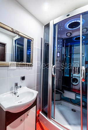 Pagalma ēka, ieeja no pagalma, kāpņu telpa pēc kosmētiskā remonta, logi vērsti uz pagalma Rīga - foto 14