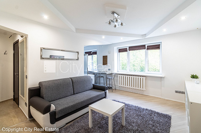 Pagalma ēka, ieeja no pagalma, kāpņu telpa pēc kosmētiskā remonta, logi vērsti uz pagalma Rīga - foto 2