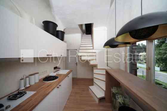 Фасадный дом, количество квартир в здании 12 шт., поменянное покрытие крыши, Юрмала