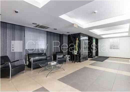 Фасадный дом, реставрированный дом, охраняемая территория, вход с улицы, лифт, Rīga