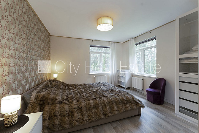 Частный дом, фасад с декоративной штукатуркой, благоустроенный озеленённый двор, Юрмала - изображение 14