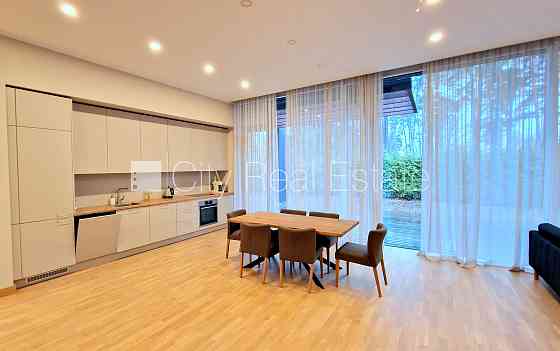 Частный дом, новостройка, дом во дворе, межэтажные железобетонные перекрытия, Юрмала